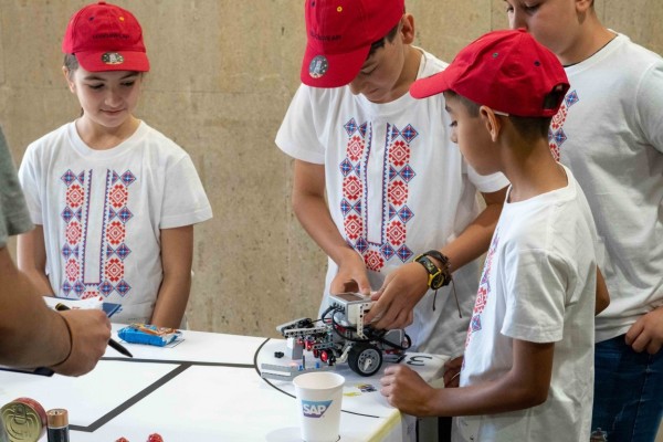 2020 причини децата да учат роботика в безплатните онлайн Робо Дни