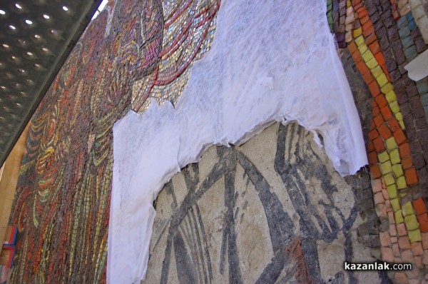 Навес ще пази мозайките в паметника Бузлуджа