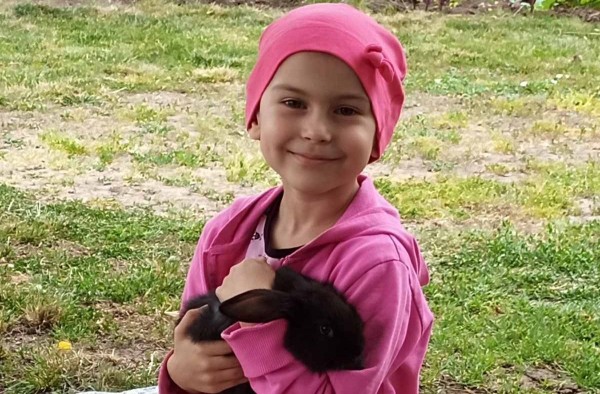 4-годишната Сияна се нуждае от нашата помощ в борбата си с рака