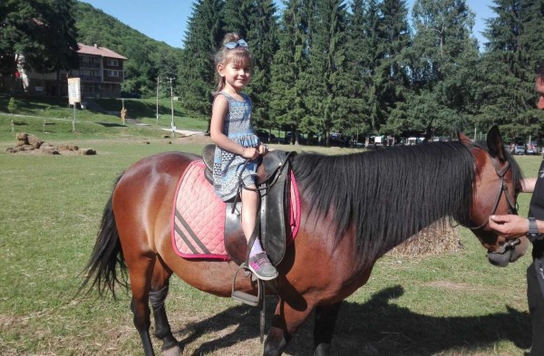 4-годишната Сияна се нуждае от нашата помощ в борбата си с рака