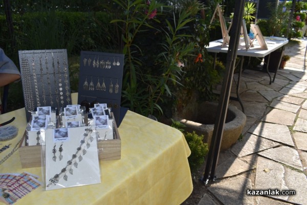 Творчество и музика събра градината на музей “Чудомир“