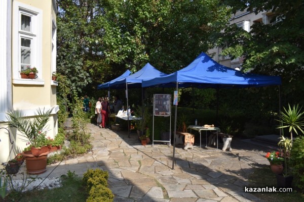 Творчество и музика събра градината на музей “Чудомир“