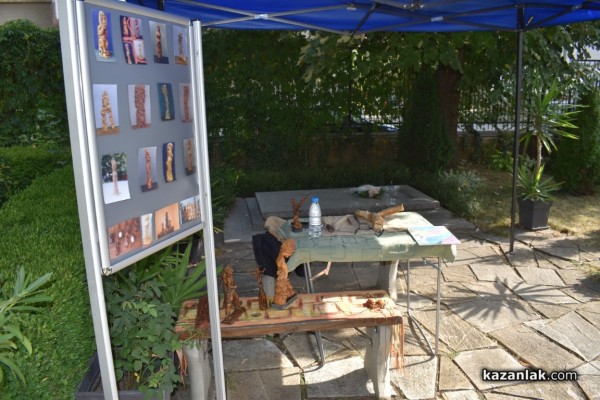 Творчество и музика събра градината на музей “Чудомир“