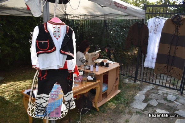 Творчество и музика събра градината на музей “Чудомир“