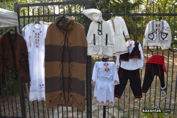 Творчество и музика събра градината на музей “Чудомир“