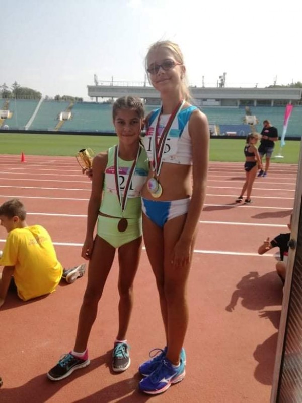 Златната ни лекоатлетка Мария с нови успехи
