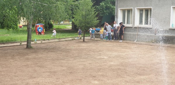 Кметство и жители - ръка за ръка ремонтират и обновяват село Розово