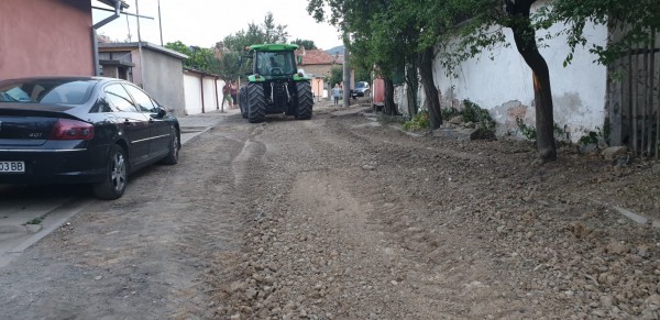 Кметство и жители - ръка за ръка ремонтират и обновяват село Розово