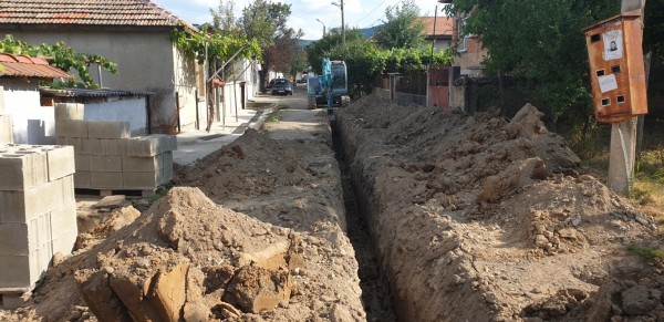 Кметство и жители - ръка за ръка ремонтират и обновяват село Розово