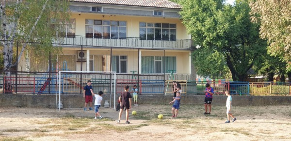 Кметство и жители - ръка за ръка ремонтират и обновяват село Розово