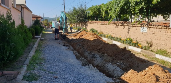 Кметство и жители - ръка за ръка ремонтират и обновяват село Розово