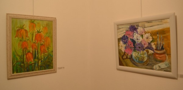 Цветя от Кмета за пъстрите картини на Лиляна Петрова