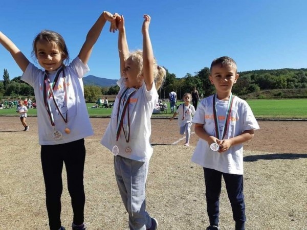 Над 250 деца се състезаваха в лекоатлетическия турнир „Купа Роза“