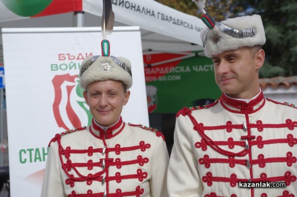 Стотици ученици се запознаха с професията на войника