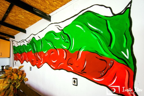 Ликовете на Левски, Ботев и Стефан Караджа грейнаха на ограда в Павел баня