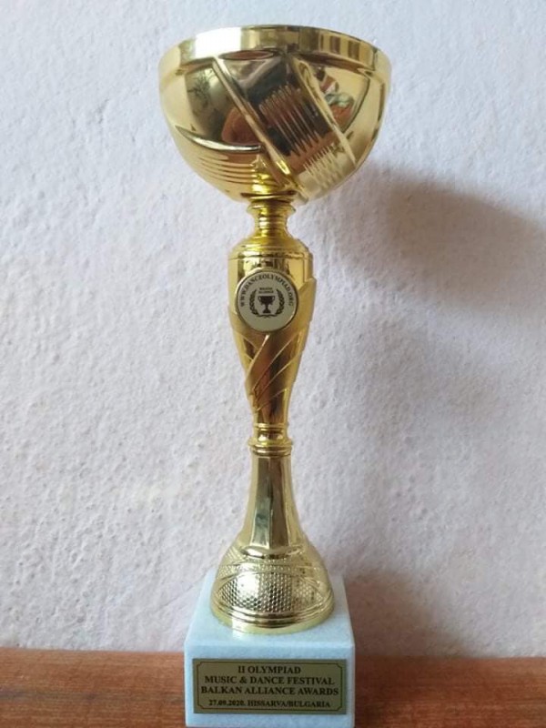 След дълга пауза, грациите ударно се завърнаха на сцената