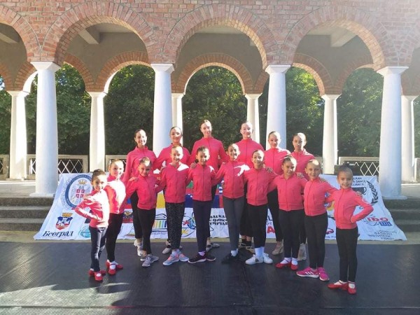 След дълга пауза, грациите ударно се завърнаха на сцената