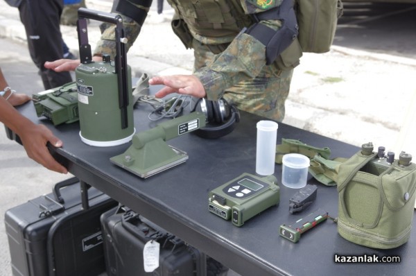 Стотици ученици се запознаха с професията на войника