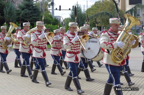 Първи ученически гвардейски отряд и духов оркестър в Казанлък