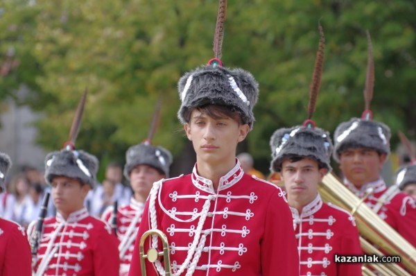 Първи ученически гвардейски отряд и духов оркестър в Казанлък