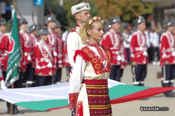 Първи ученически гвардейски отряд и духов оркестър в Казанлък