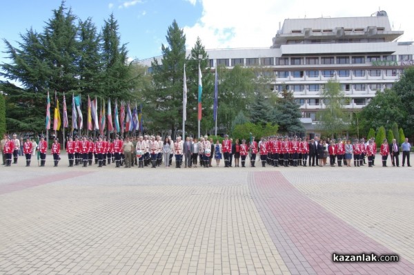 Тържествено освещаване знамето на осми ученически гвардейски отряд и връчване на тамбурмажор на трети ученически гвардейски духов оркестър при ПГ “Иван Хаджиенов“