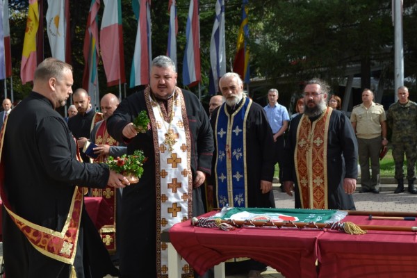 Тържествено освещаване знамето на осми ученически гвардейски отряд и връчване на тамбурмажор на трети ученически гвардейски духов оркестър при ПГ “Иван Хаджиенов“