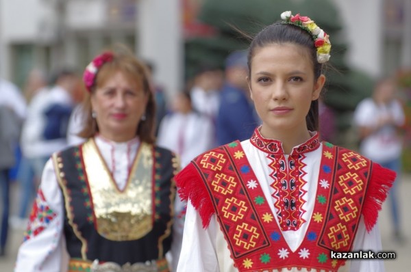 Първи ученически гвардейски отряд и духов оркестър в Казанлък