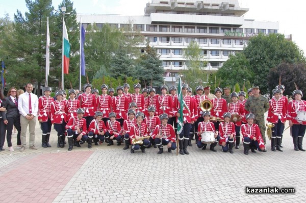 Първи ученически гвардейски отряд и духов оркестър в Казанлък