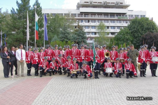 Първи ученически гвардейски отряд и духов оркестър в Казанлък