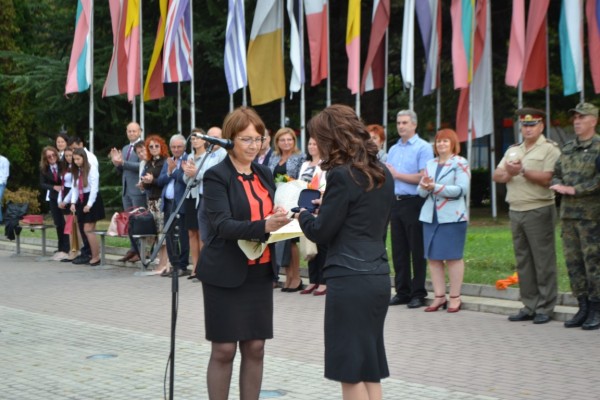 Тържествено освещаване знамето на осми ученически гвардейски отряд и връчване на тамбурмажор на трети ученически гвардейски духов оркестър при ПГ “Иван Хаджиенов“