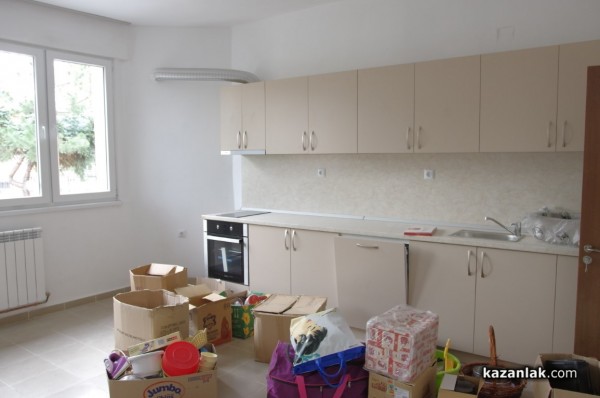 Семейството на СНЦ “Оптима“ се нанася в новия си дом в с. Дунавци