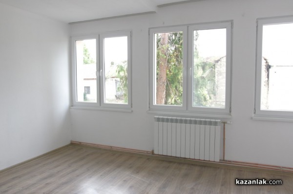 Семейството на СНЦ “Оптима“ се нанася в новия си дом в с. Дунавци