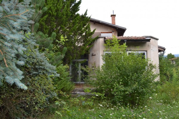 Семейството на СНЦ “Оптима“ се нанася в новия си дом в с. Дунавци