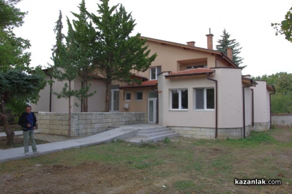 Семейството на СНЦ “Оптима“ се нанася в новия си дом в с. Дунавци