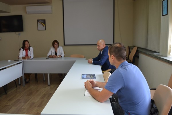 Кметът на Казанлък потърси мнението на Теодосий Теодосиев и младежки НПО-та за новата Академия за детски таланти в Розово