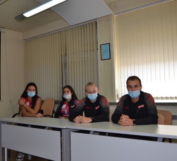 Златен медал за Кмета от девойките на „Казанлък Волей-Багира“