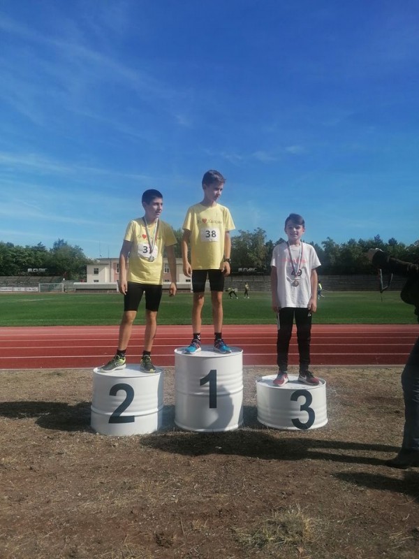 8 златни, 3 сребърни и 5 бронзови медала спечелиха малките атлети на СКА “Пендарева“