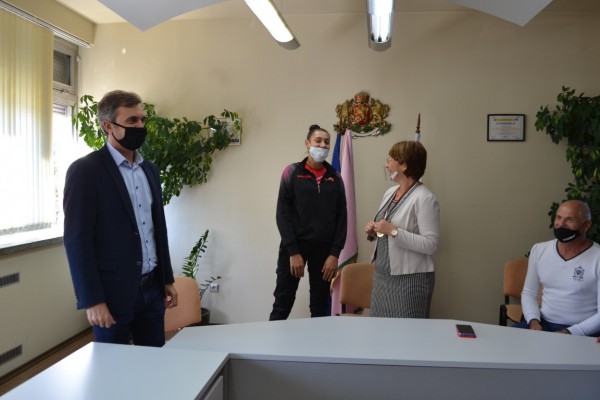 Златен медал за Кмета от девойките на „Казанлък Волей-Багира“