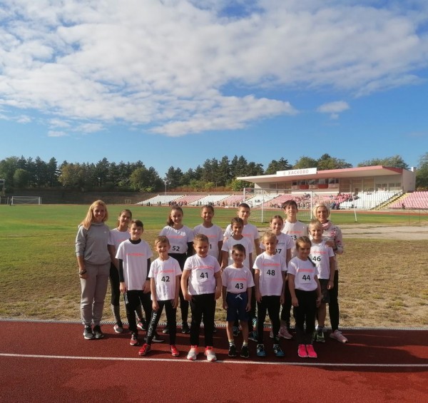 8 златни, 3 сребърни и 5 бронзови медала спечелиха малките атлети на СКА “Пендарева“