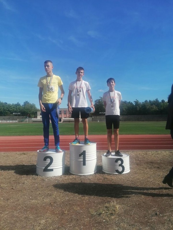 8 златни, 3 сребърни и 5 бронзови медала спечелиха малките атлети на СКА “Пендарева“