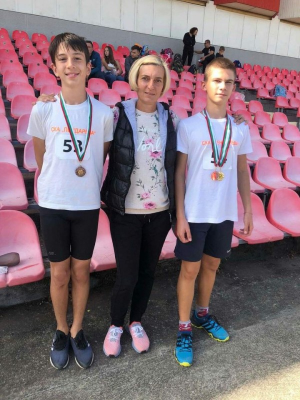 8 златни, 3 сребърни и 5 бронзови медала спечелиха малките атлети на СКА “Пендарева“