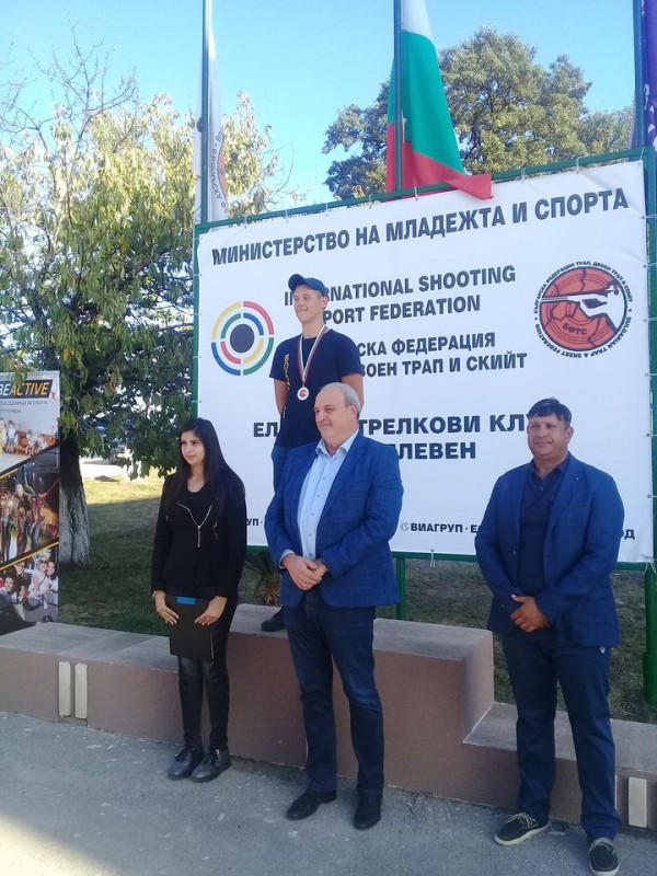 Три купи “България“ донесоха стрелците ни от Долни Дъбник