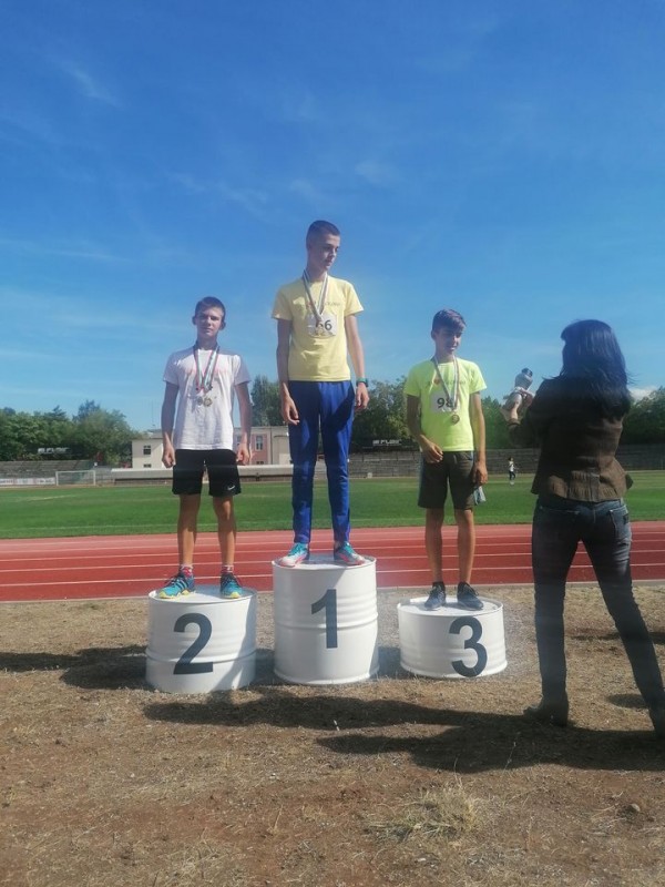 8 златни, 3 сребърни и 5 бронзови медала спечелиха малките атлети на СКА “Пендарева“