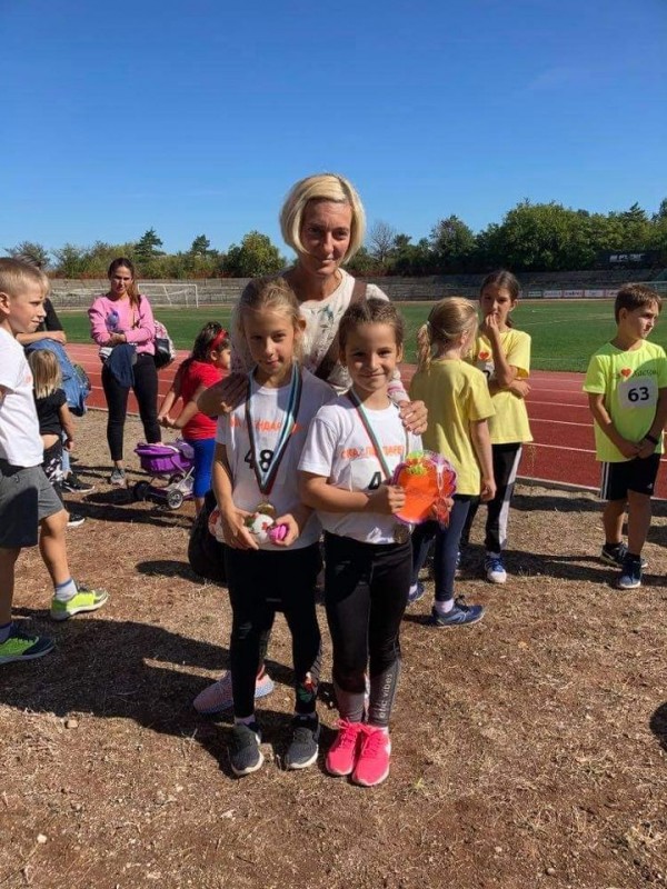 8 златни, 3 сребърни и 5 бронзови медала спечелиха малките атлети на СКА “Пендарева“