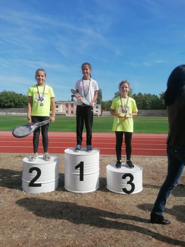 8 златни, 3 сребърни и 5 бронзови медала спечелиха малките атлети на СКА “Пендарева“