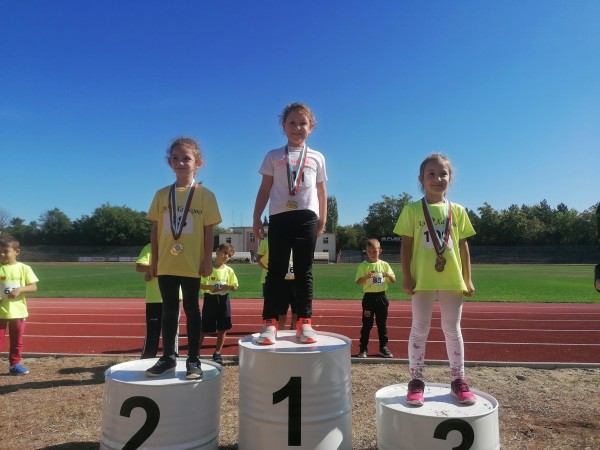 8 златни, 3 сребърни и 5 бронзови медала спечелиха малките атлети на СКА “Пендарева“