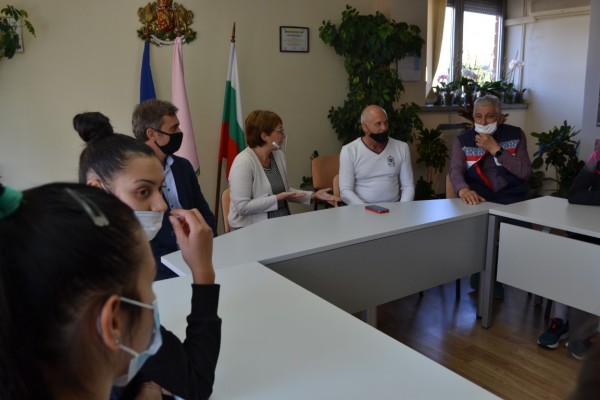 Златен медал за Кмета от девойките на „Казанлък Волей-Багира“