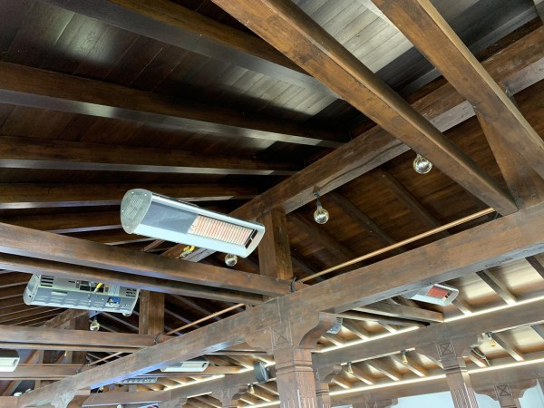 Ресторант “Светилото“ посреща в топлина, уют и защитена среда