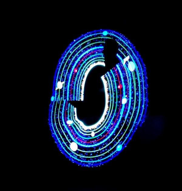 Огнено шоу, изложба на носии и музика ви очакват в събота в „Светилото”